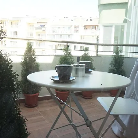 Bright, Comfortable And Cozy Μπουργκάς
