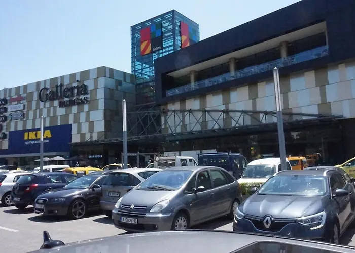 Bright, Comfortable And Cozy Burgasz